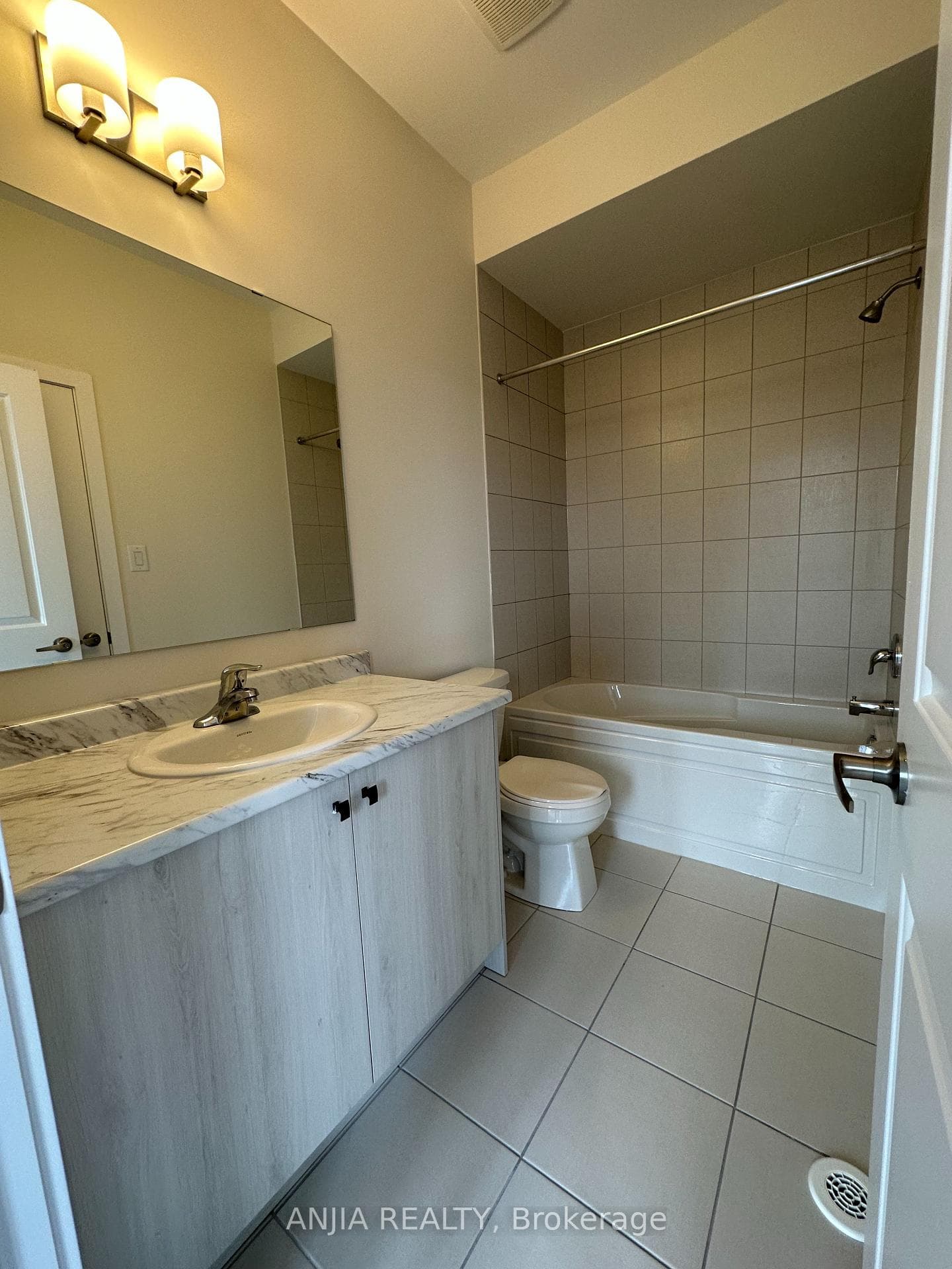 111 Stauffer Crescent photo 18