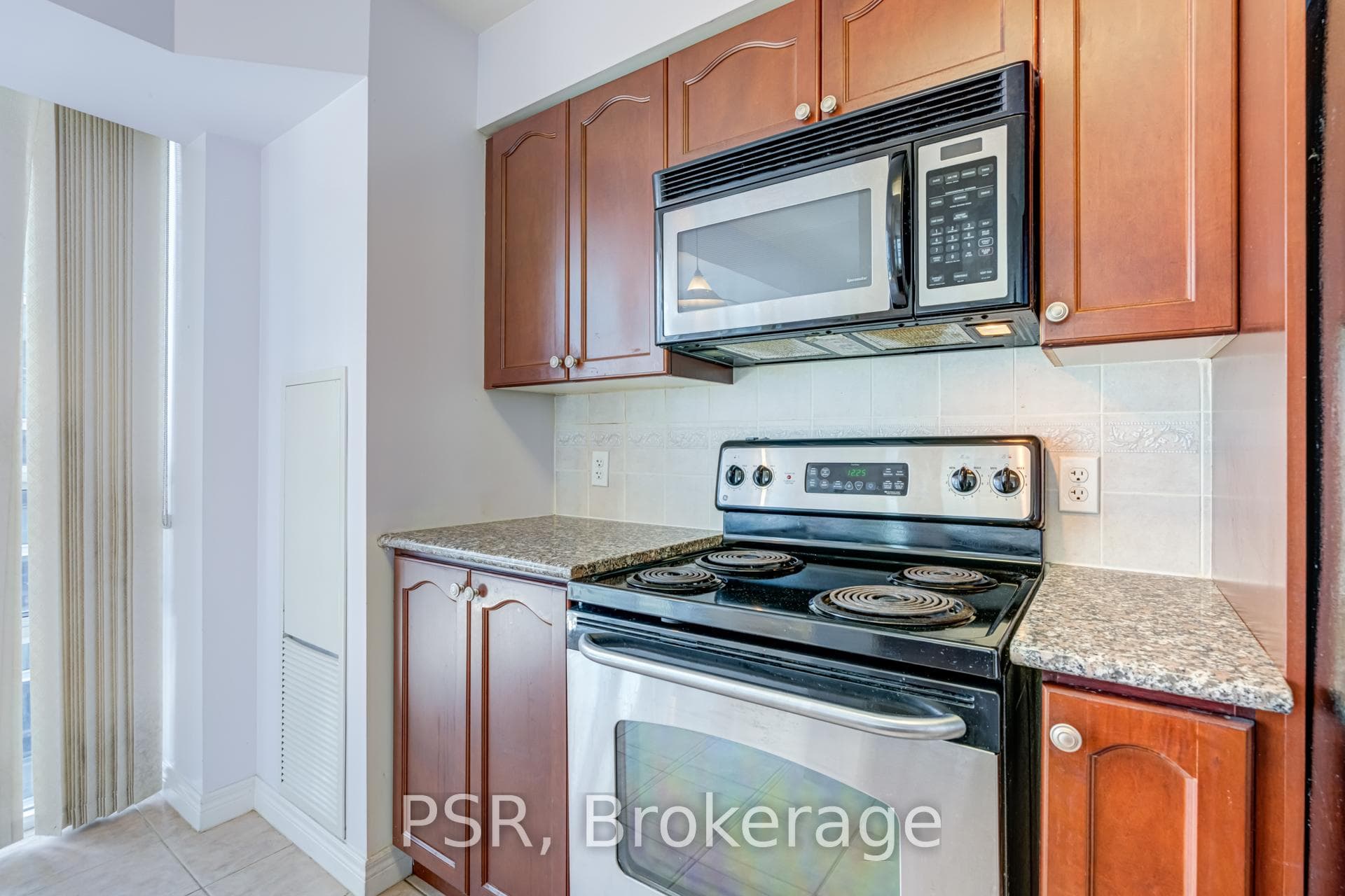 30 Grand Trunk Crescent Unit 1106 photo 10