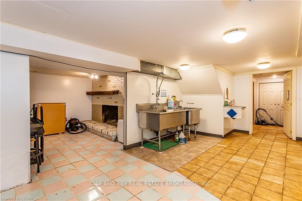 778 CLARK Street photo 19