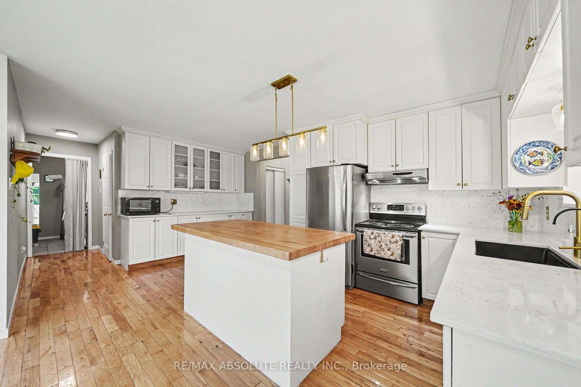 8306 Bank Street photo 10