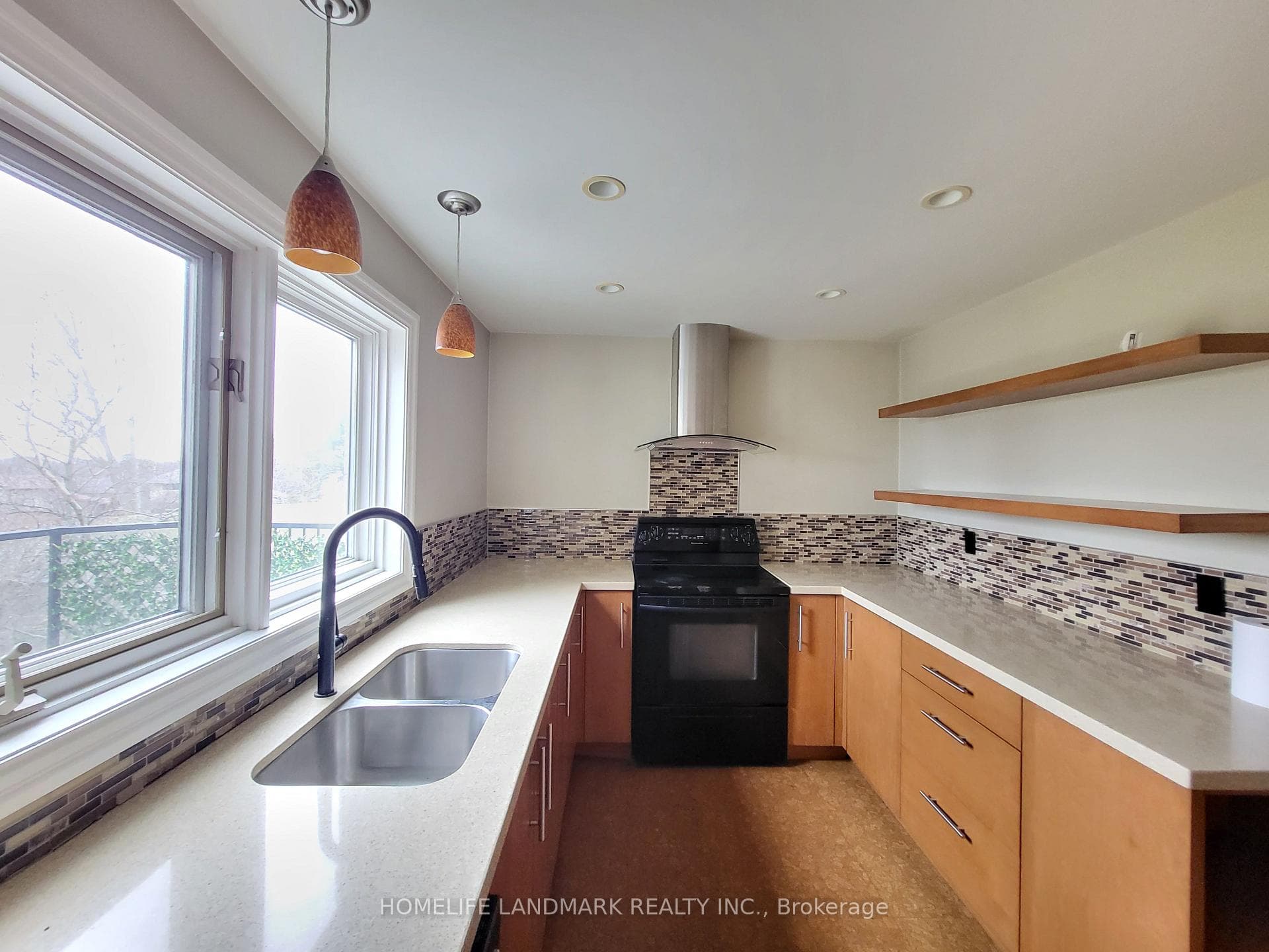 107 Bolland Crescent photo 7