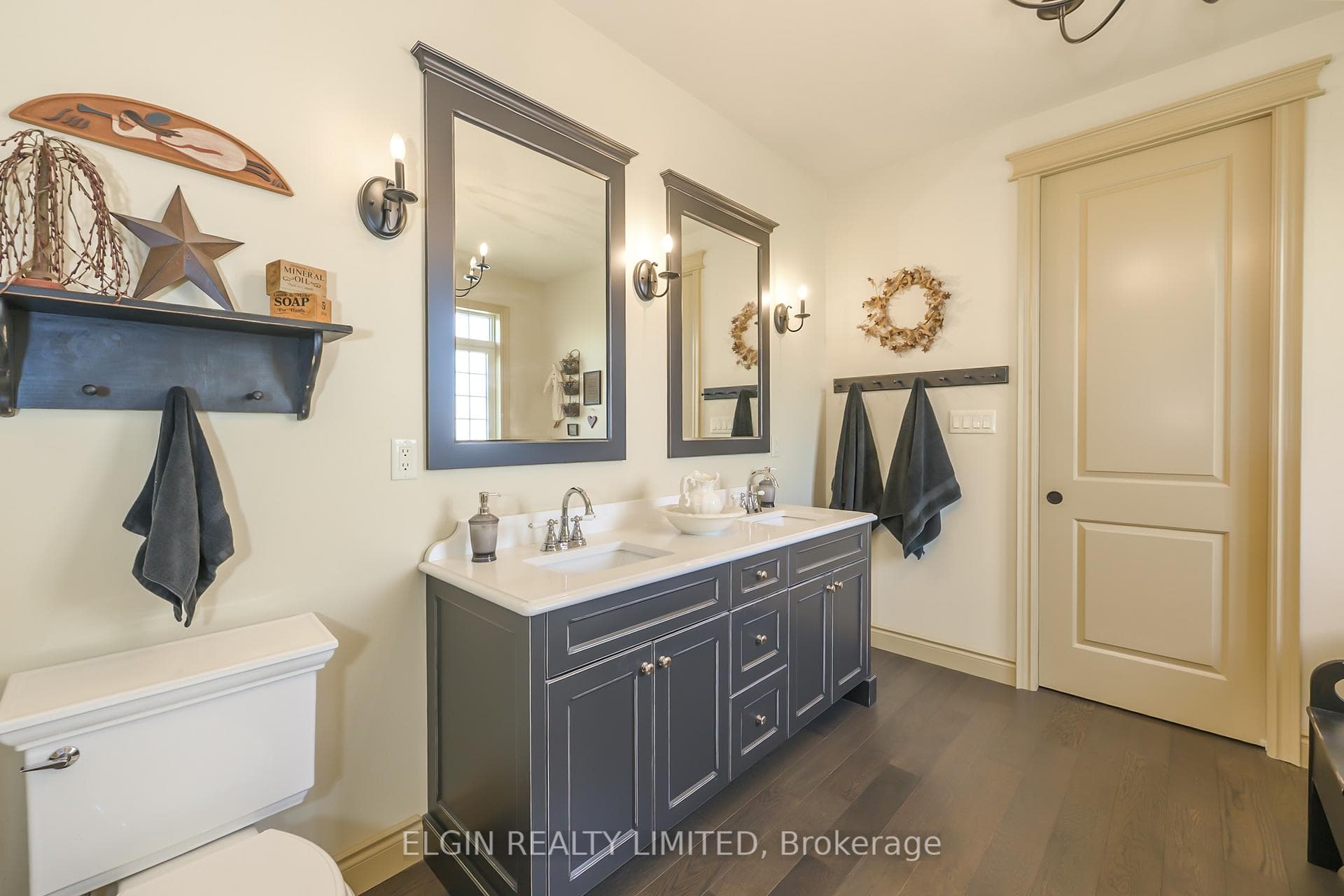 11 Doral Court photo 32