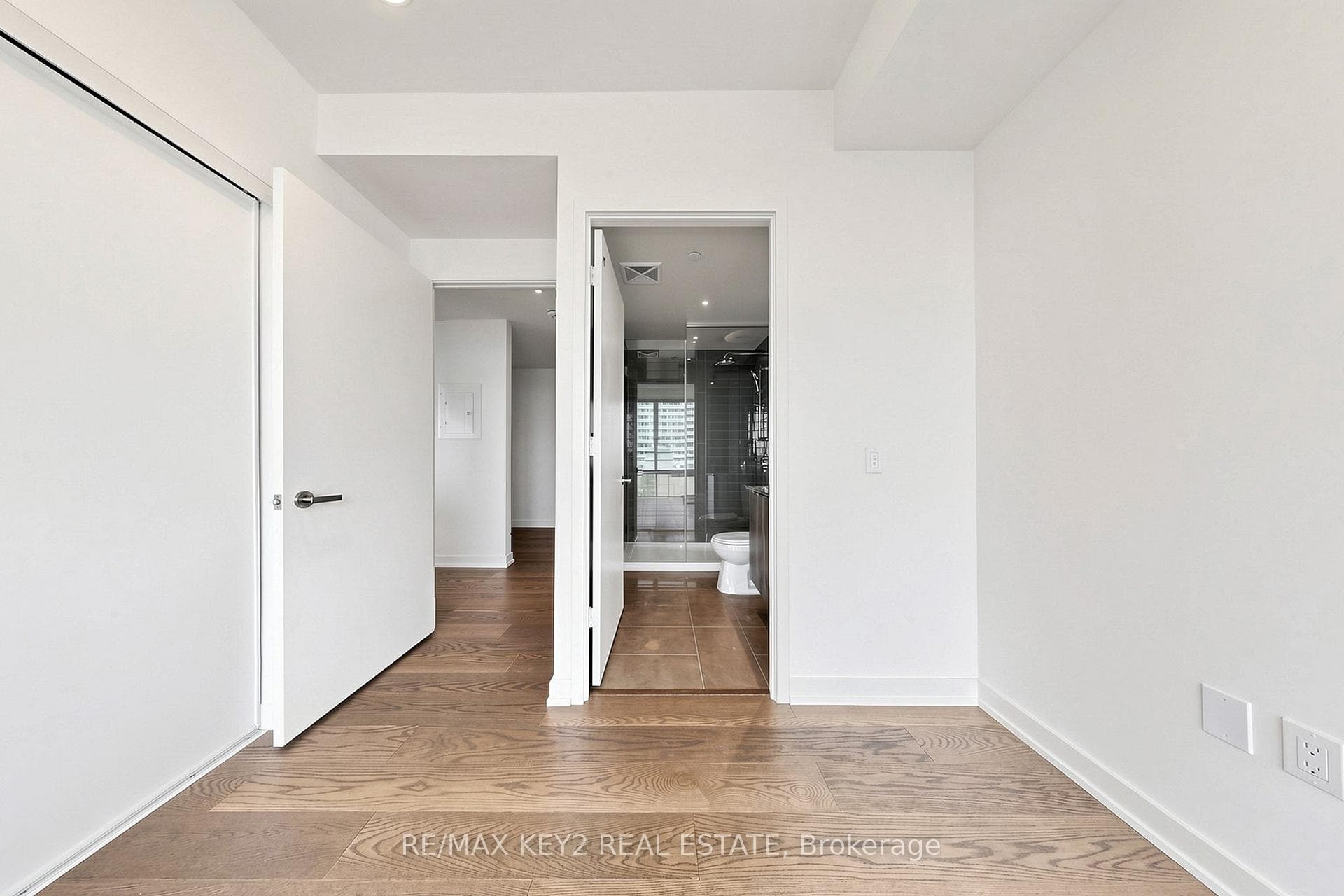 448 Burnhamthorpe Road Unit 4708 photo 22