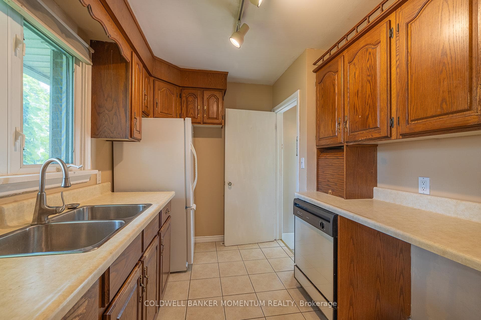 2 Lakeview Avenue photo 28