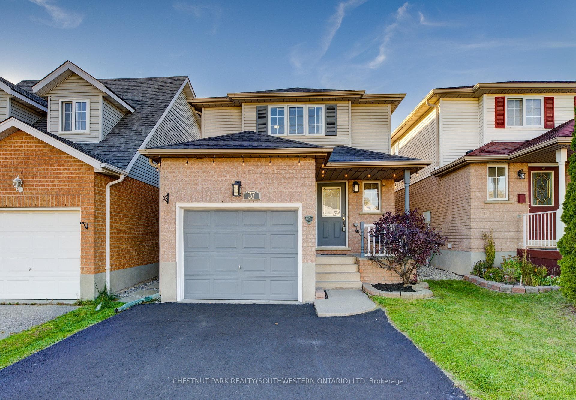37 Activa Avenue photo 1