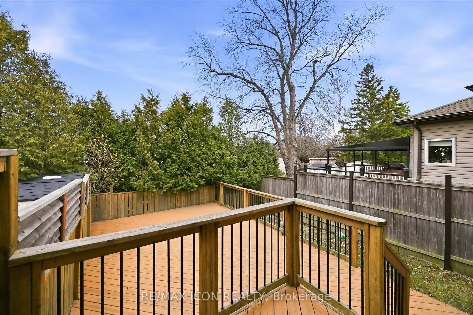 64 Springvalley Crescent photo 42