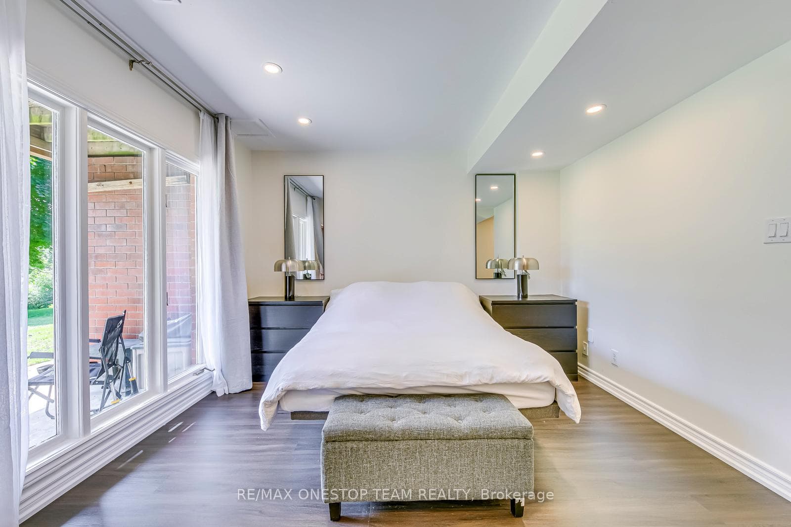 1068 Queens Avenue photo 27