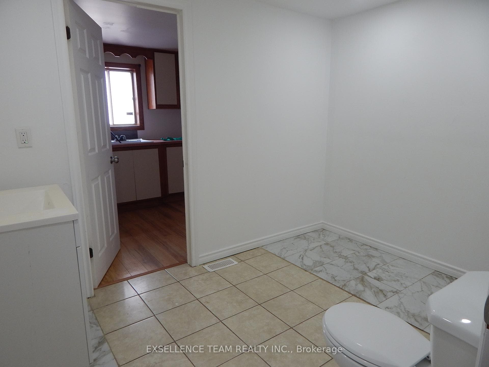 Main floor 2 piece
