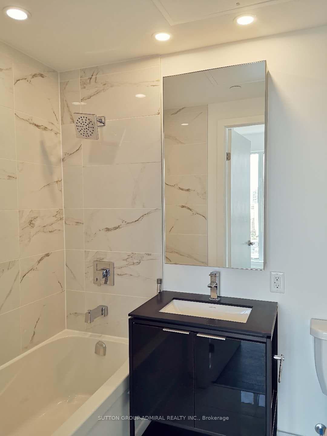 77 Shuter Street Unit 2113 photo 16