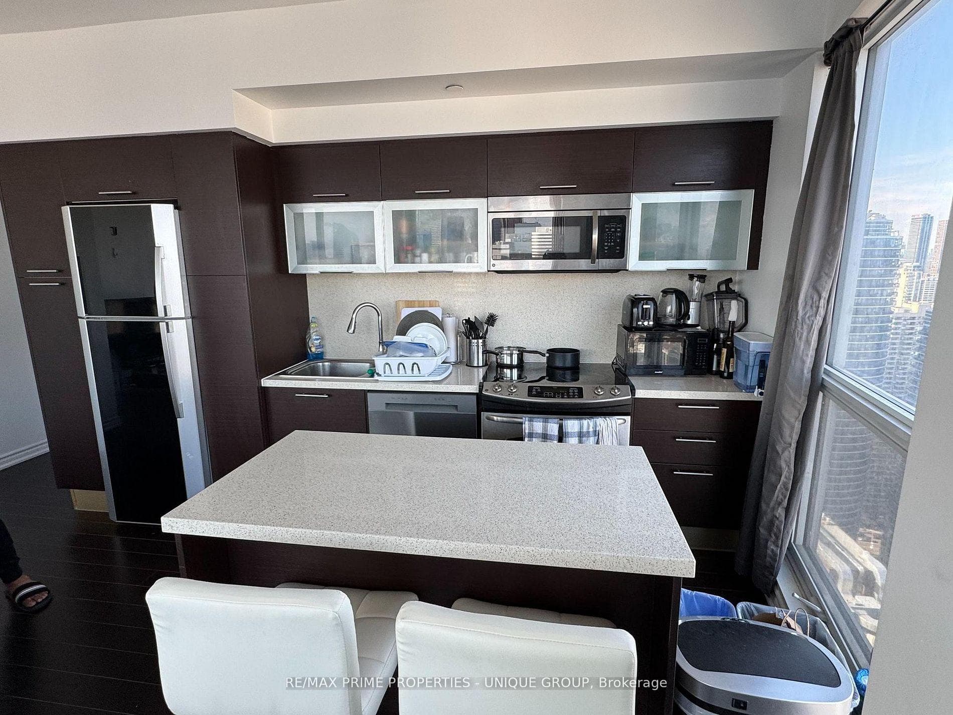 386 Yonge Street Unit 3807 photo 5