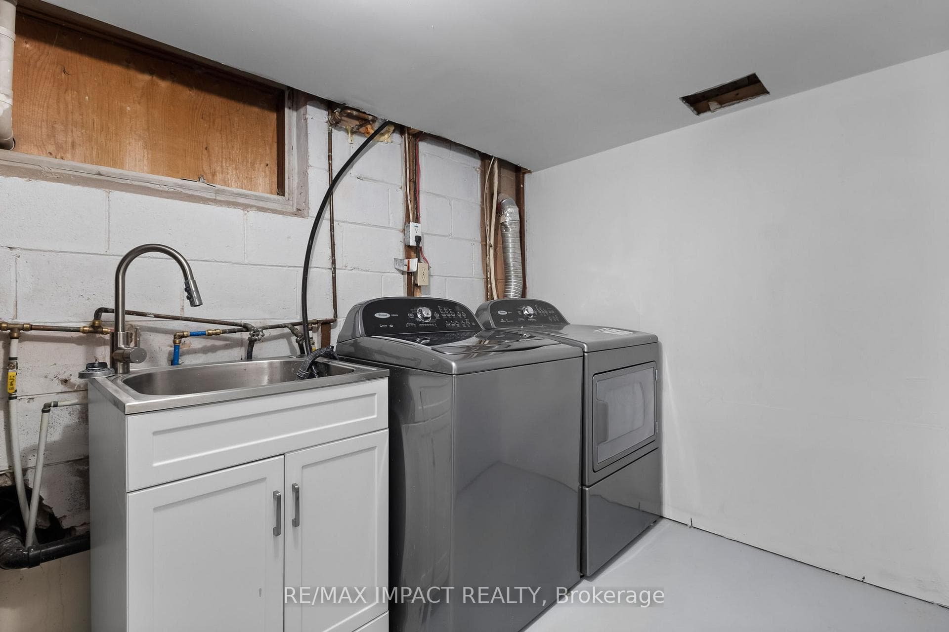 605 Newman Crescent photo 33