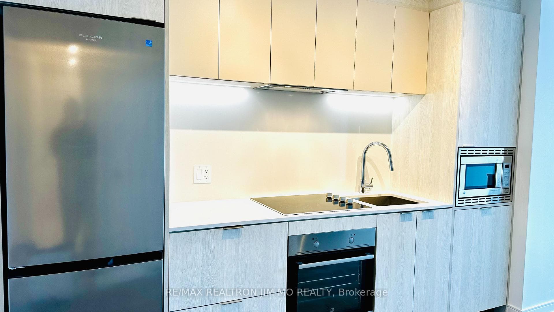 1 Jarvis Street Unit 1521 photo 3