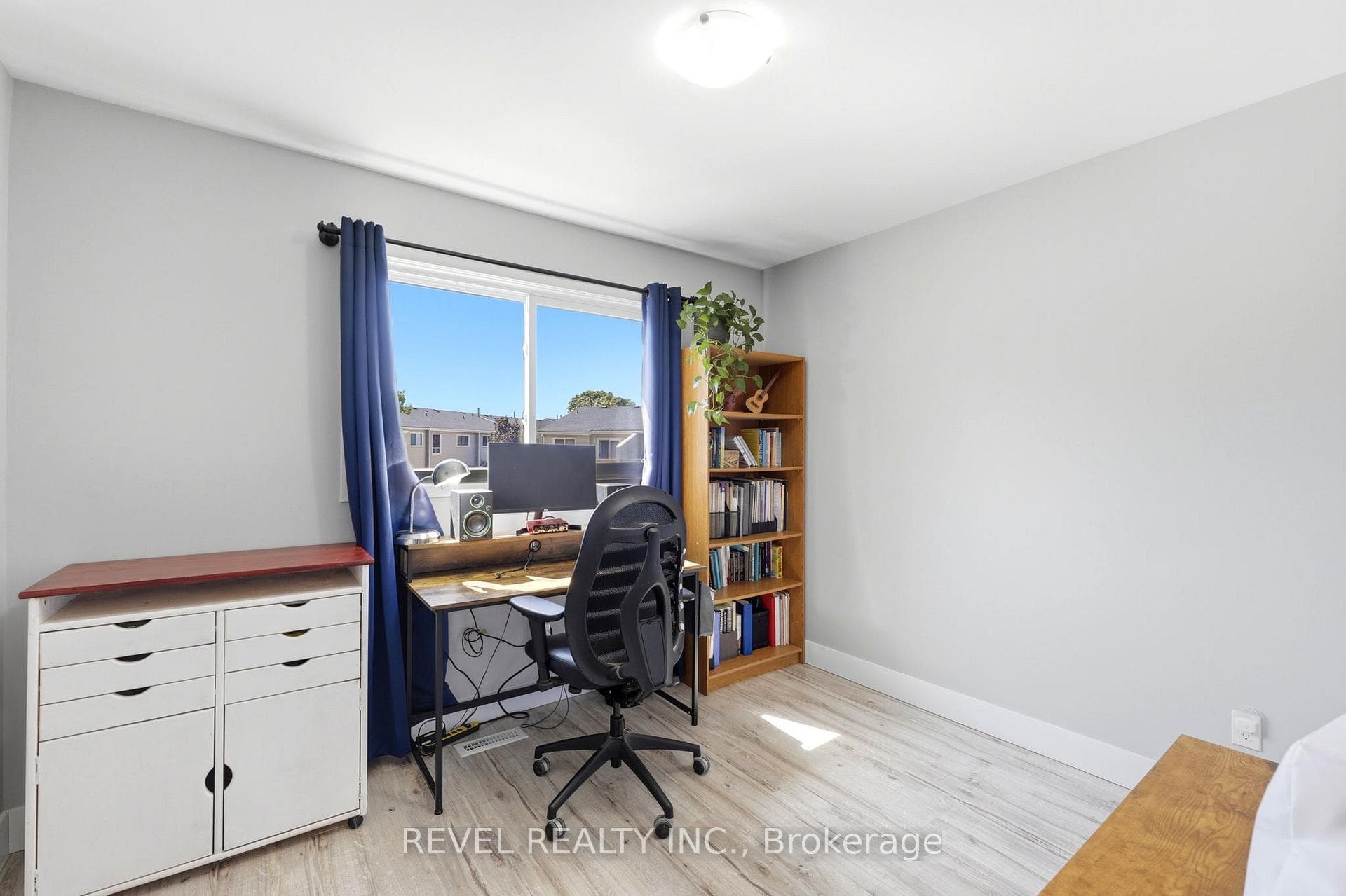 669 Osgoode Drive Unit 2 photo 18