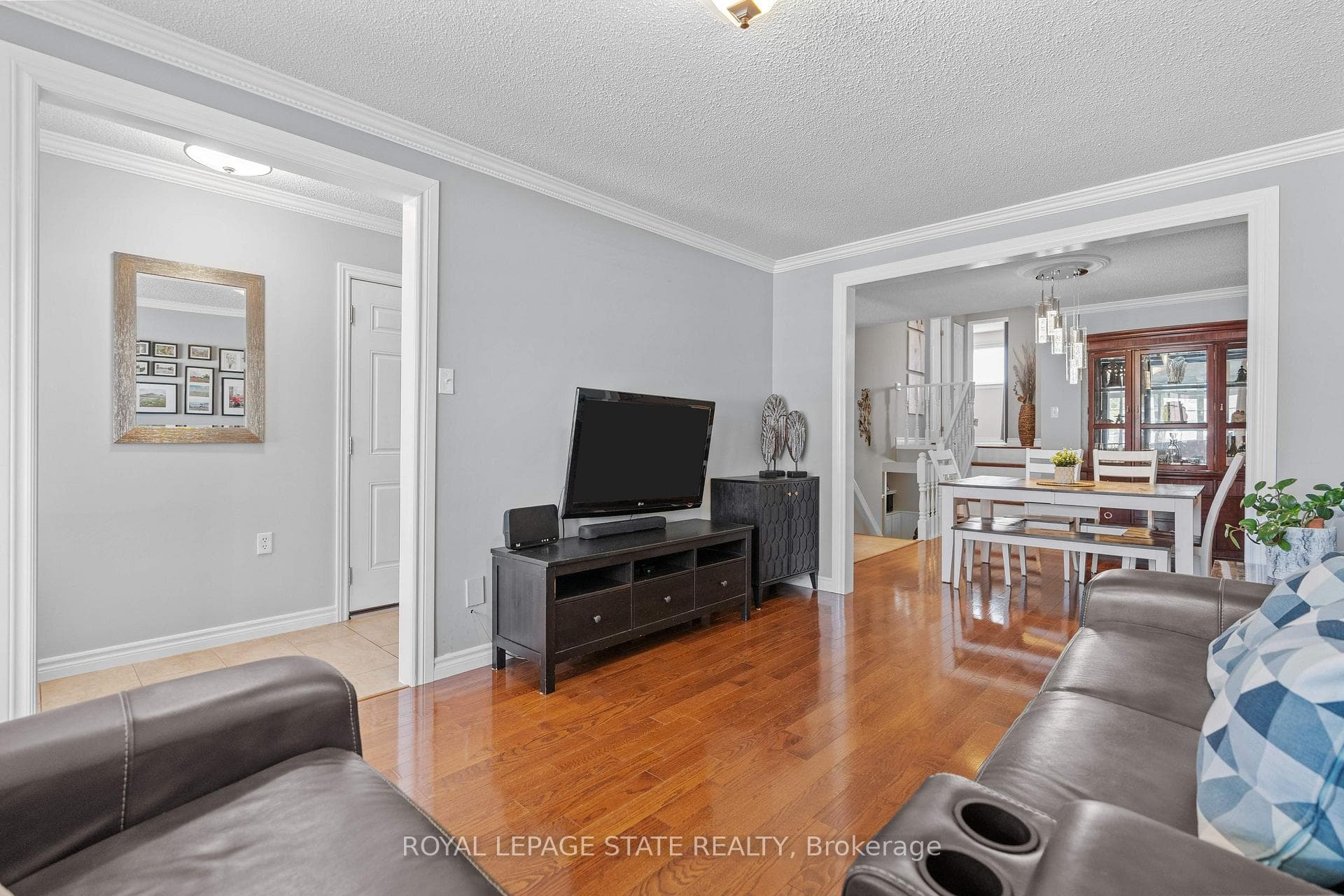 2350 Malcolm Crescent photo 6