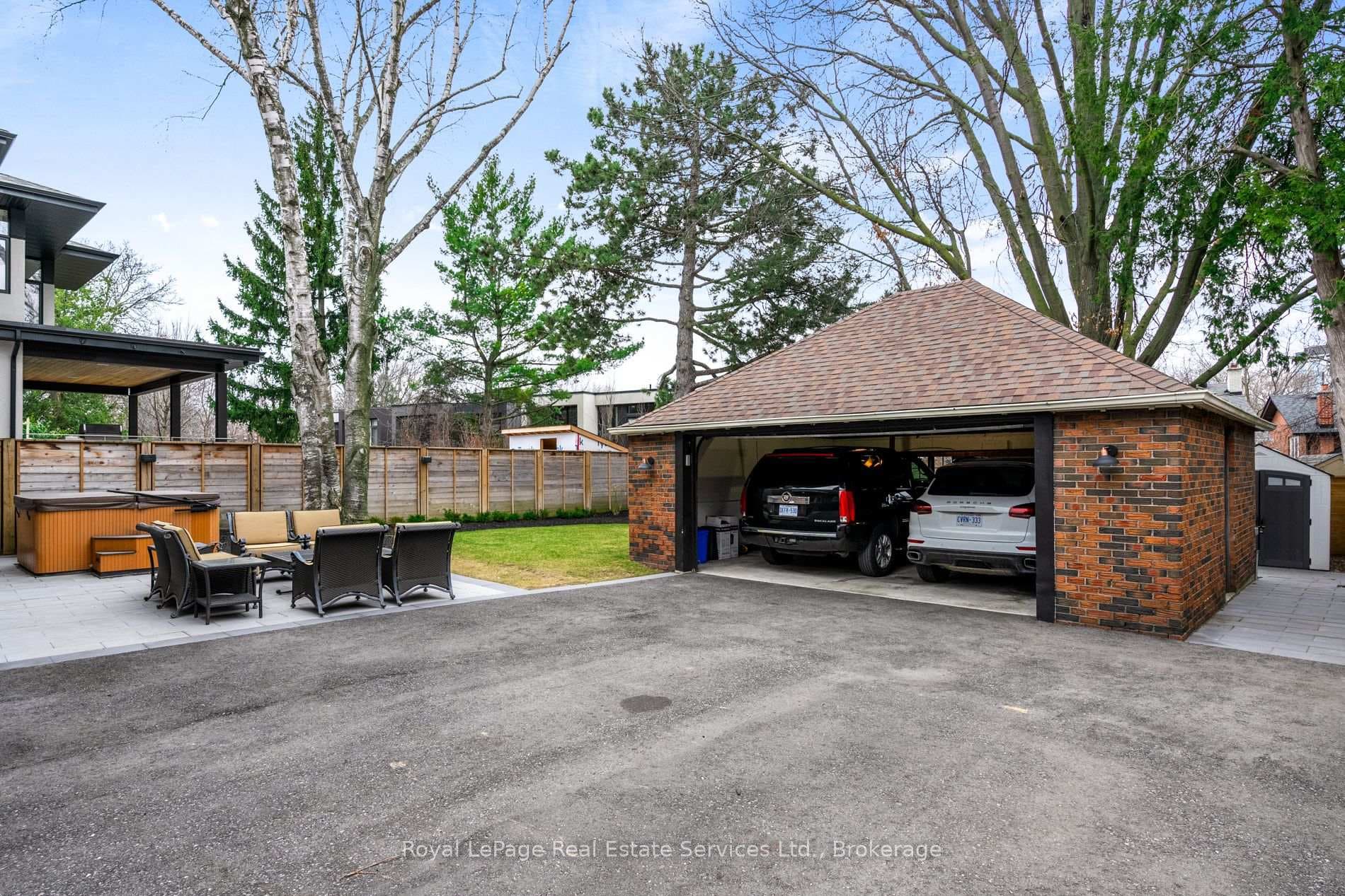 28 Thompson Avenue photo 42
