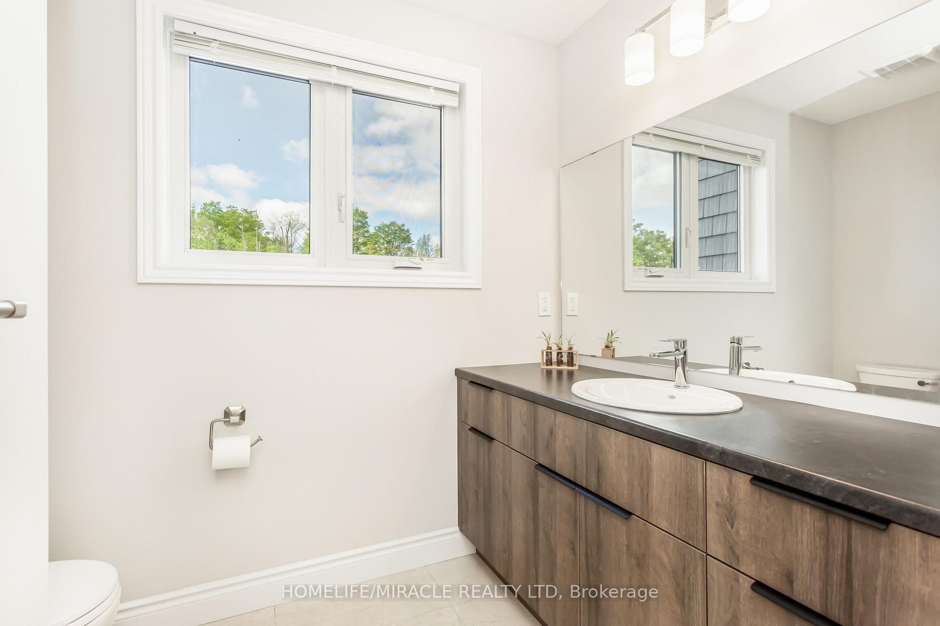 23 Tindall Crescent photo 31