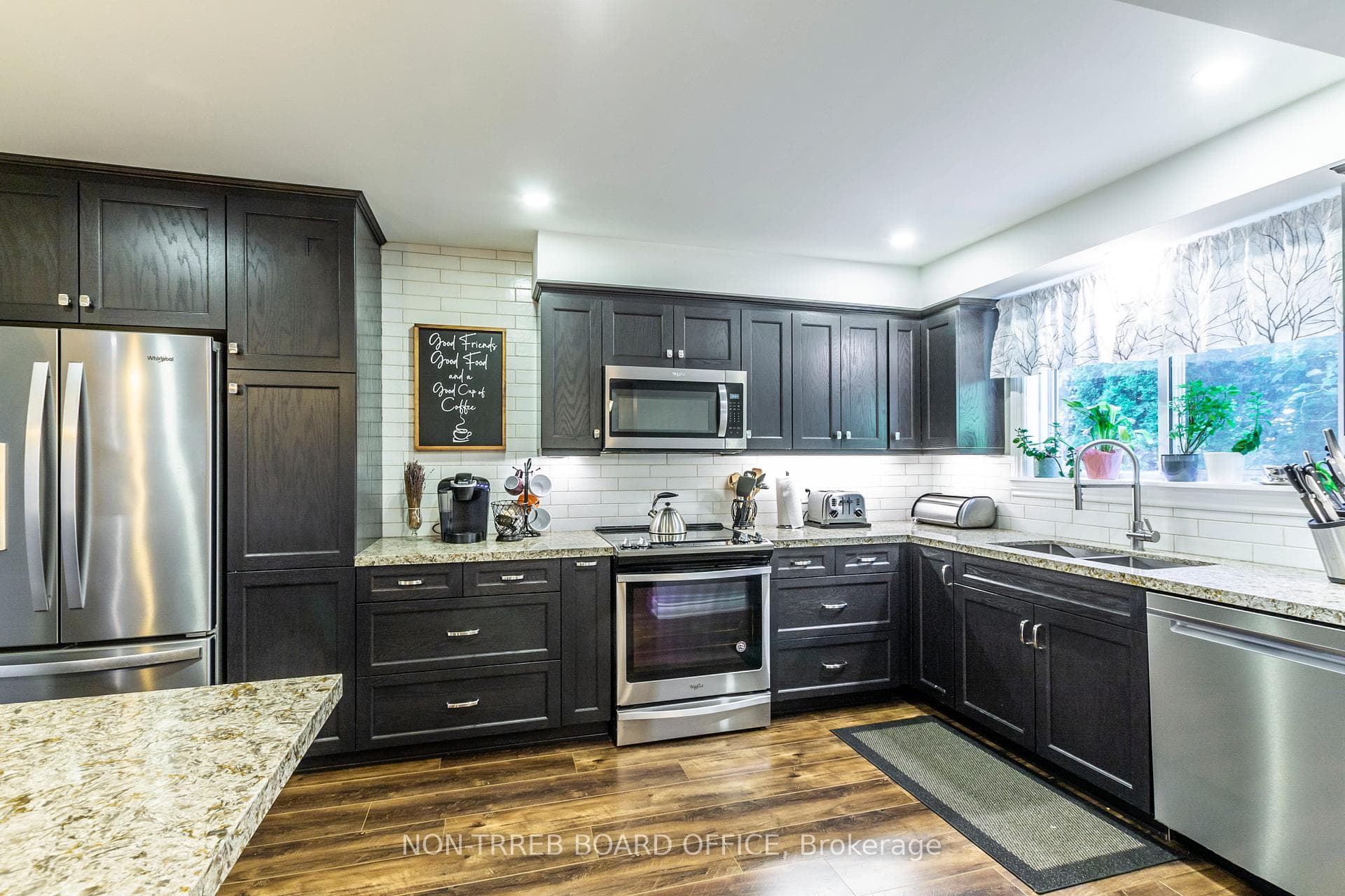 1216 Consort Crescent photo 3