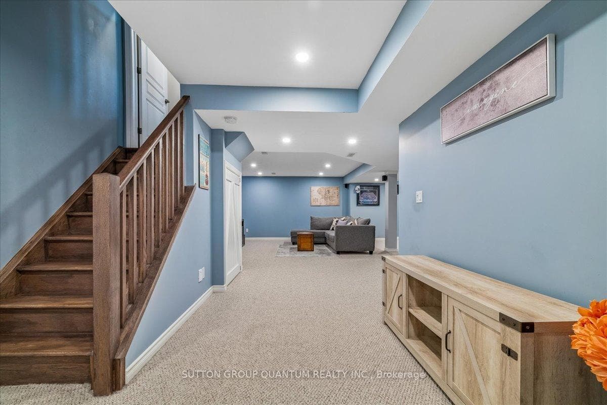 92 Garinger Crescent photo 31