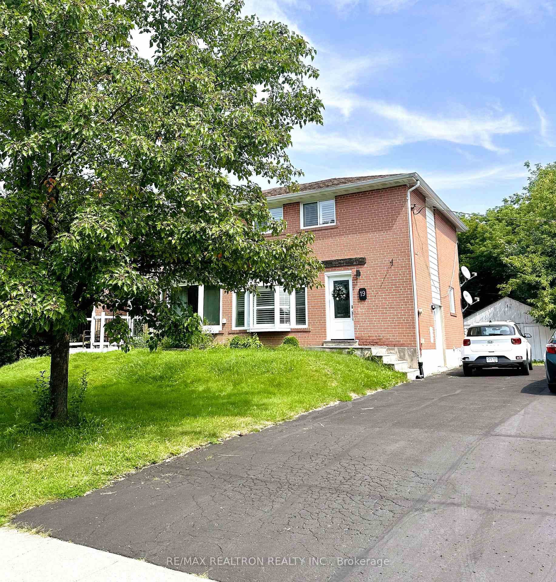 19 RICHARDSON Drive photo 1