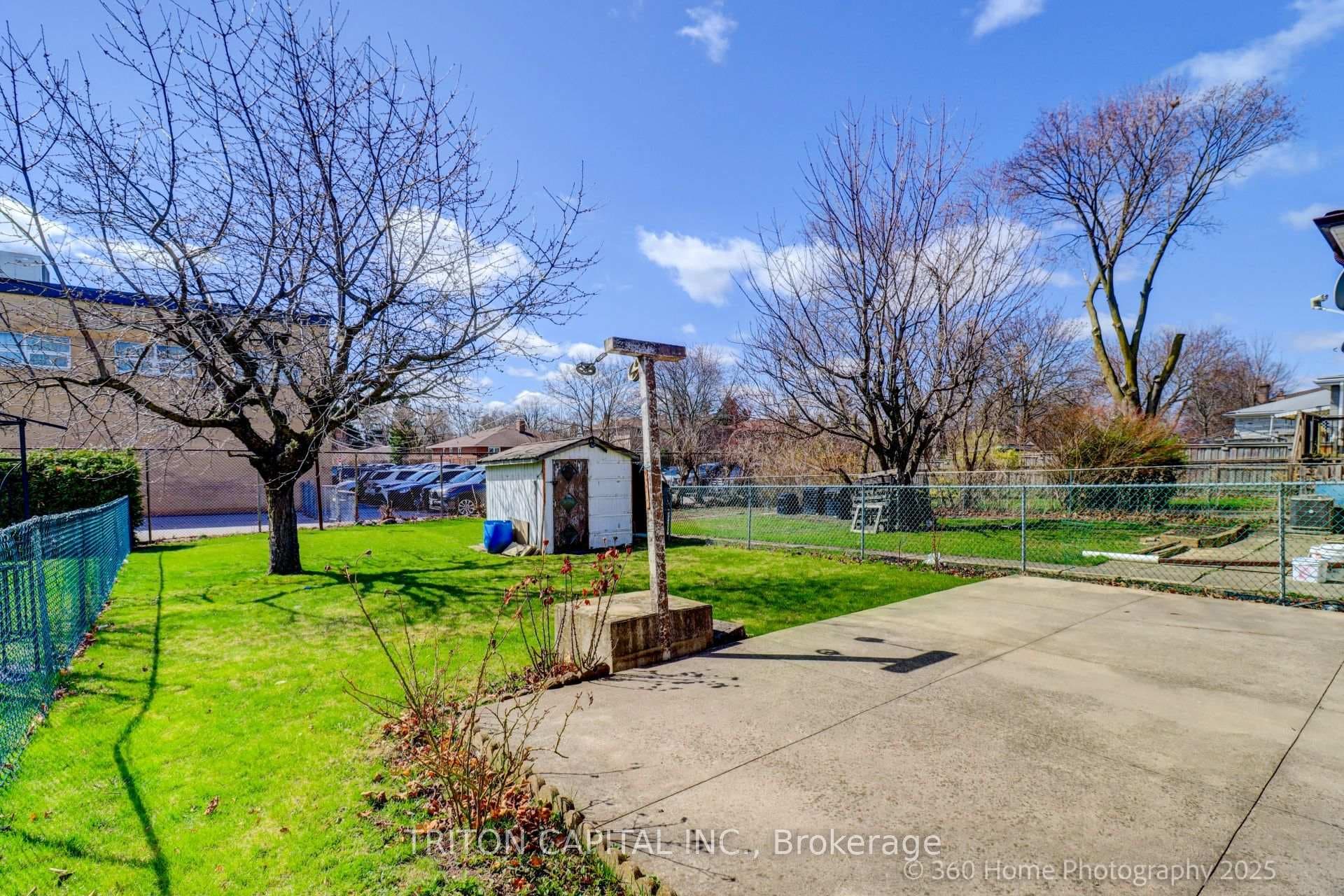 77 Fontainbleau Drive photo 26