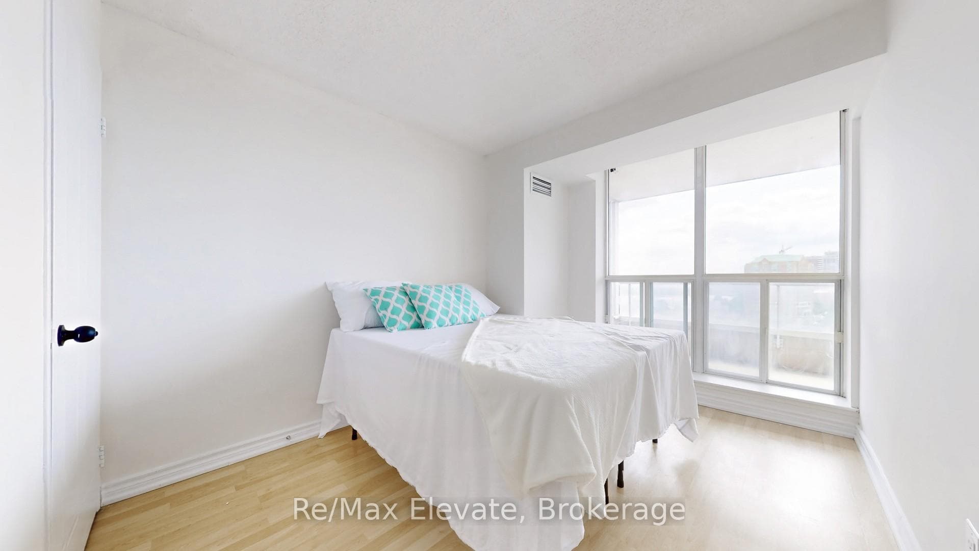 410 Mclevin Avenue Unit 1111 photo 28