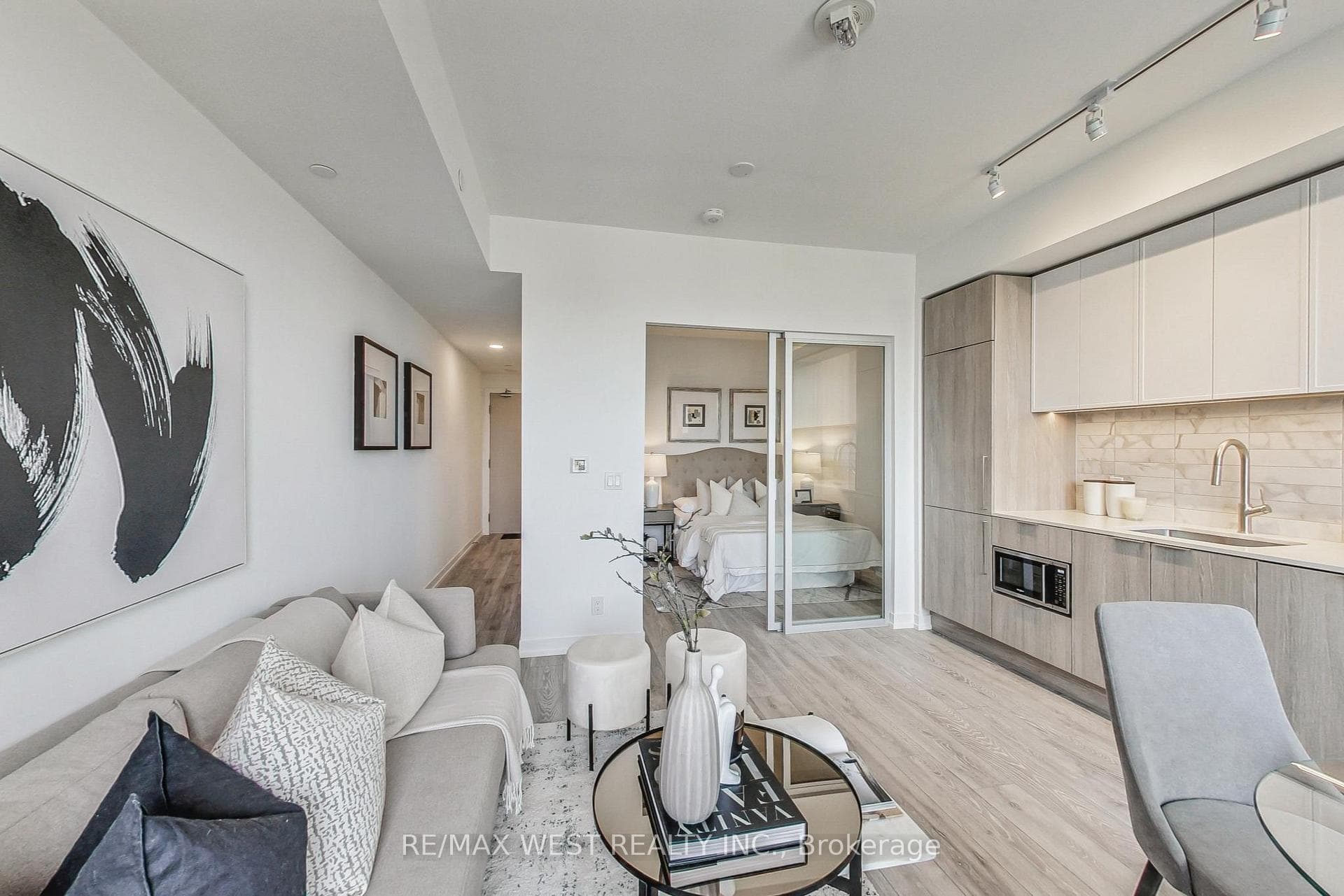 2020 Bathurst Street Unit 1608 photo 6