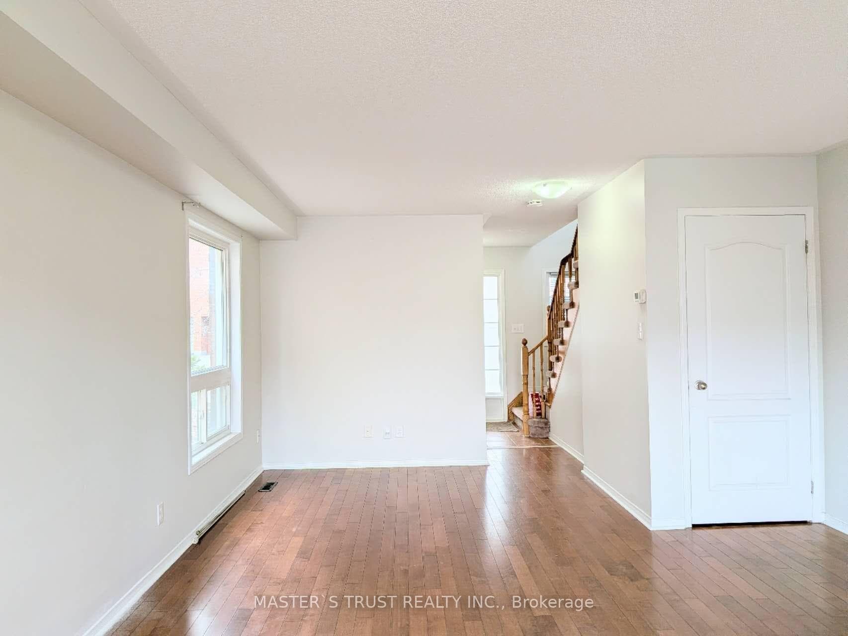 66 Gail Parks Crescent photo 3