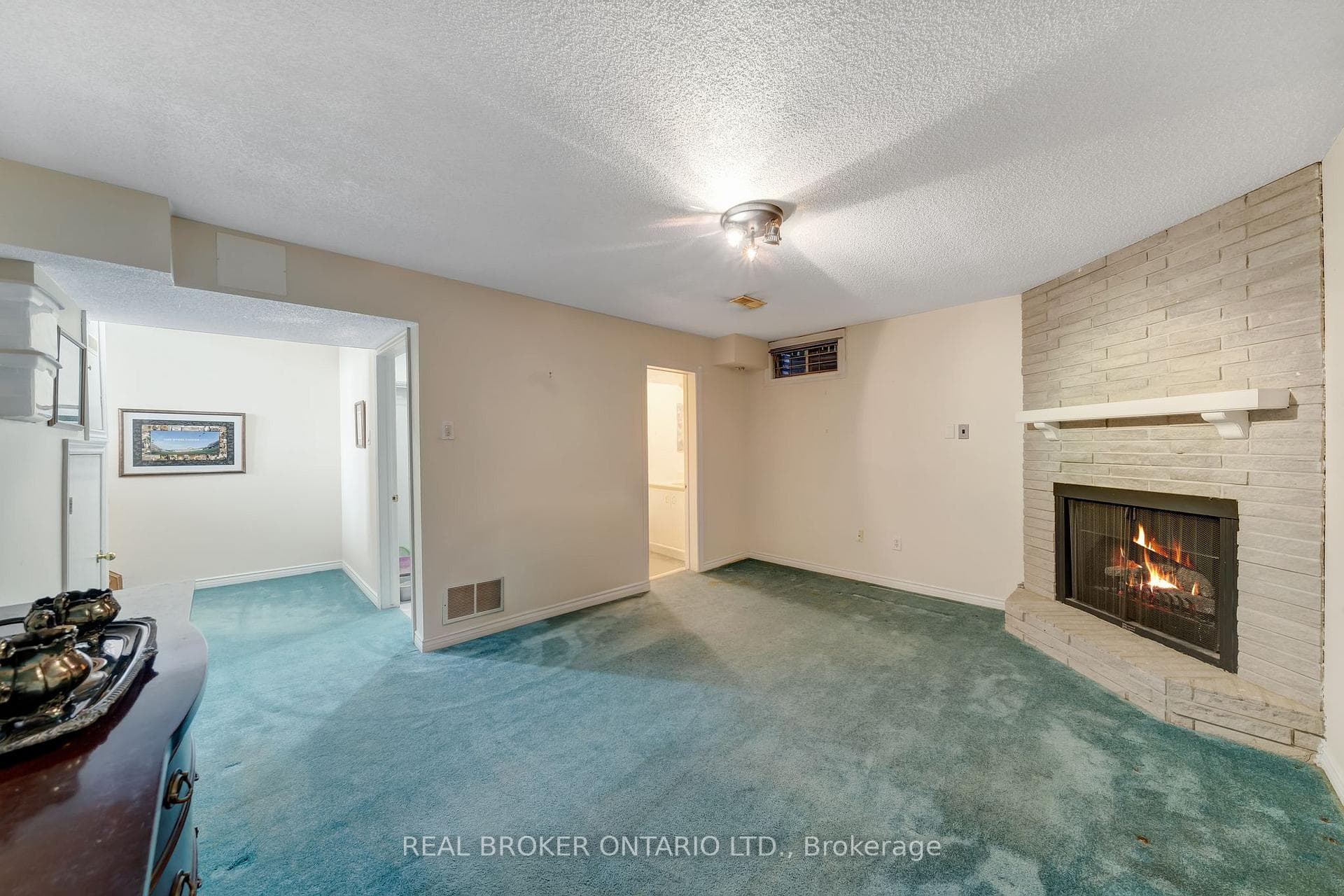1170 Upper Wentworth Street photo 26
