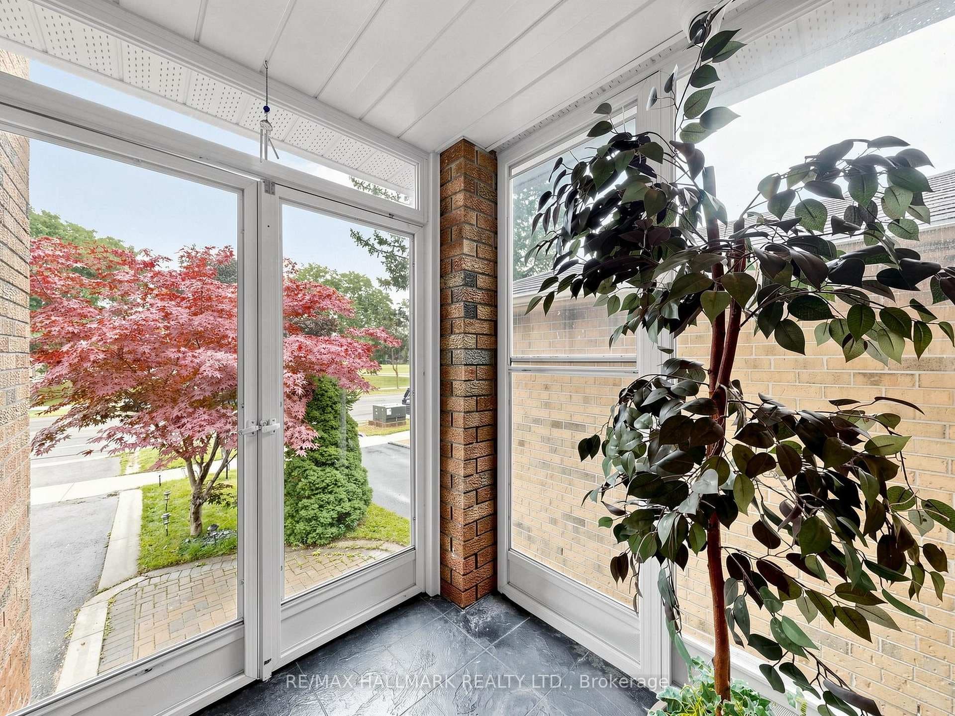 472 Brownridge Drive photo 3