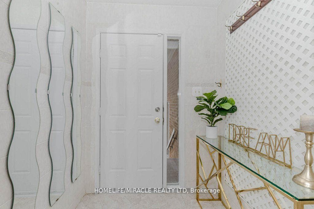 66 Ebby Avenue photo 8