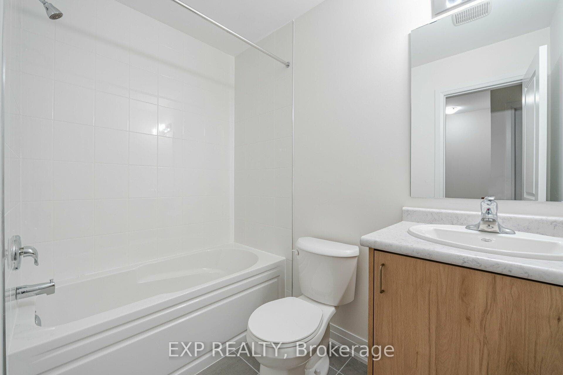 209 Wyndham Street photo 30