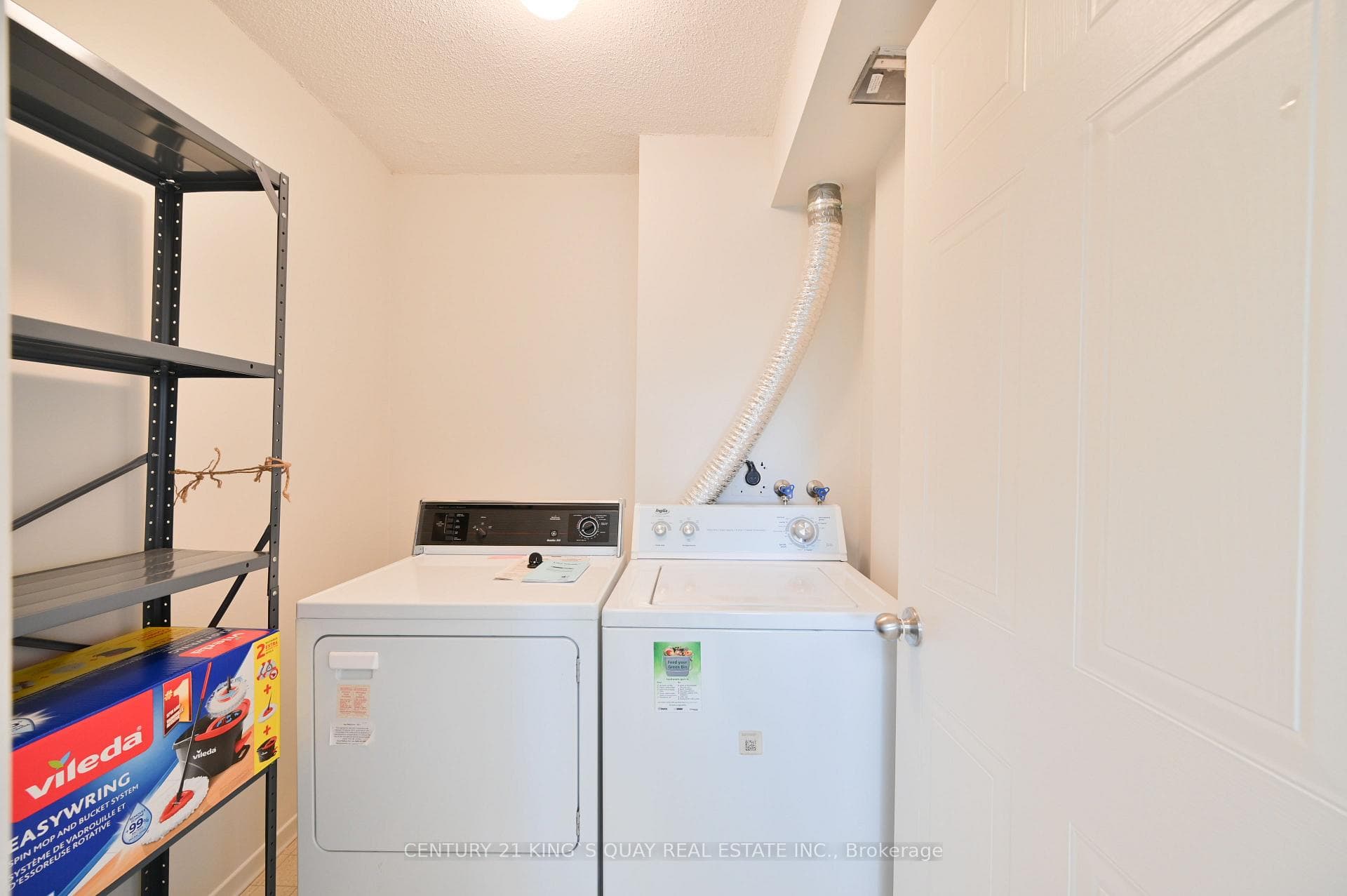 5 Kenneth Avenue Unit 1702 photo 4