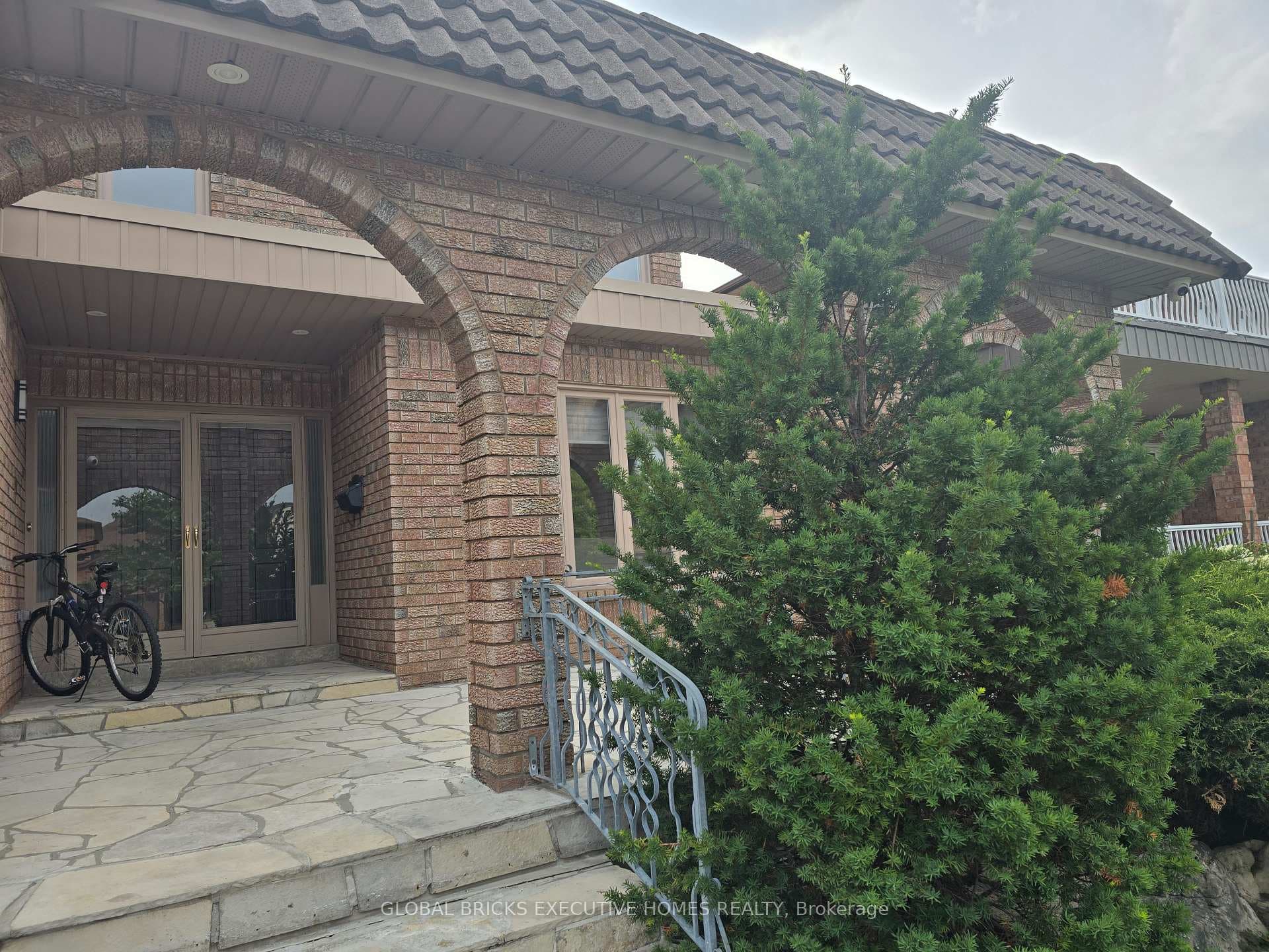 99 Benjamin Drive photo 2