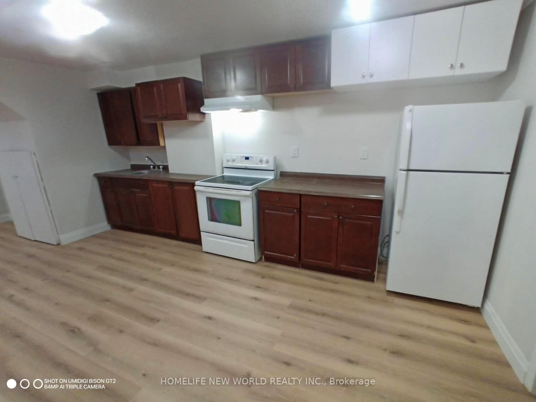 5975 Leeside Crescent Unit Lower photo 3