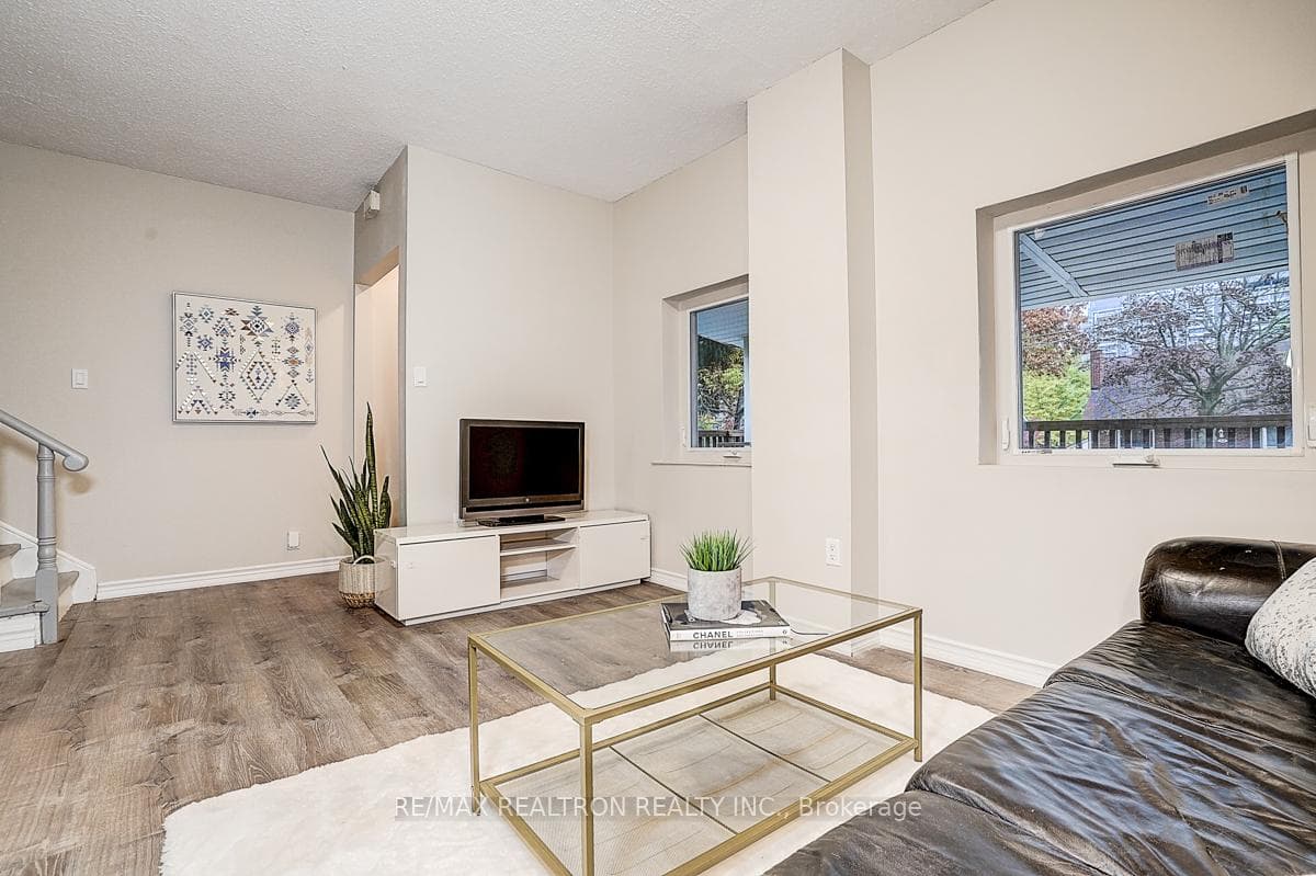 34 Patricia Avenue photo 13