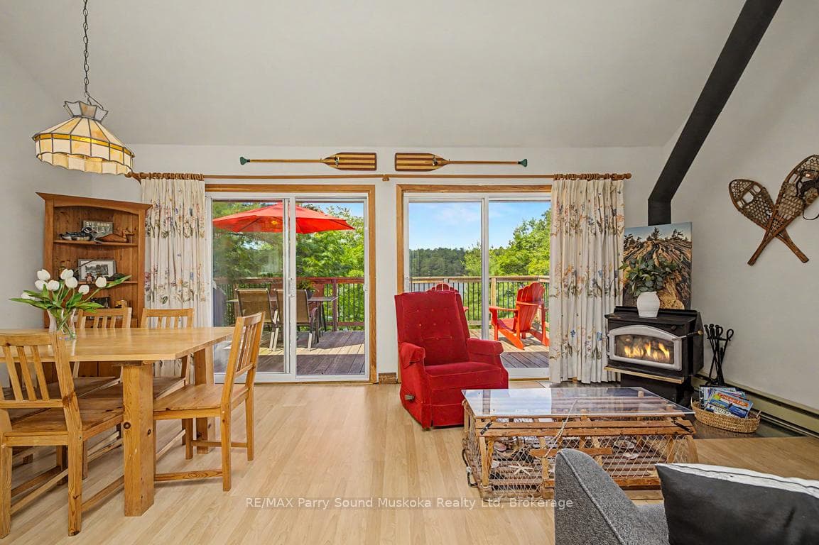 Bright, open concept design w vaulted ceilings