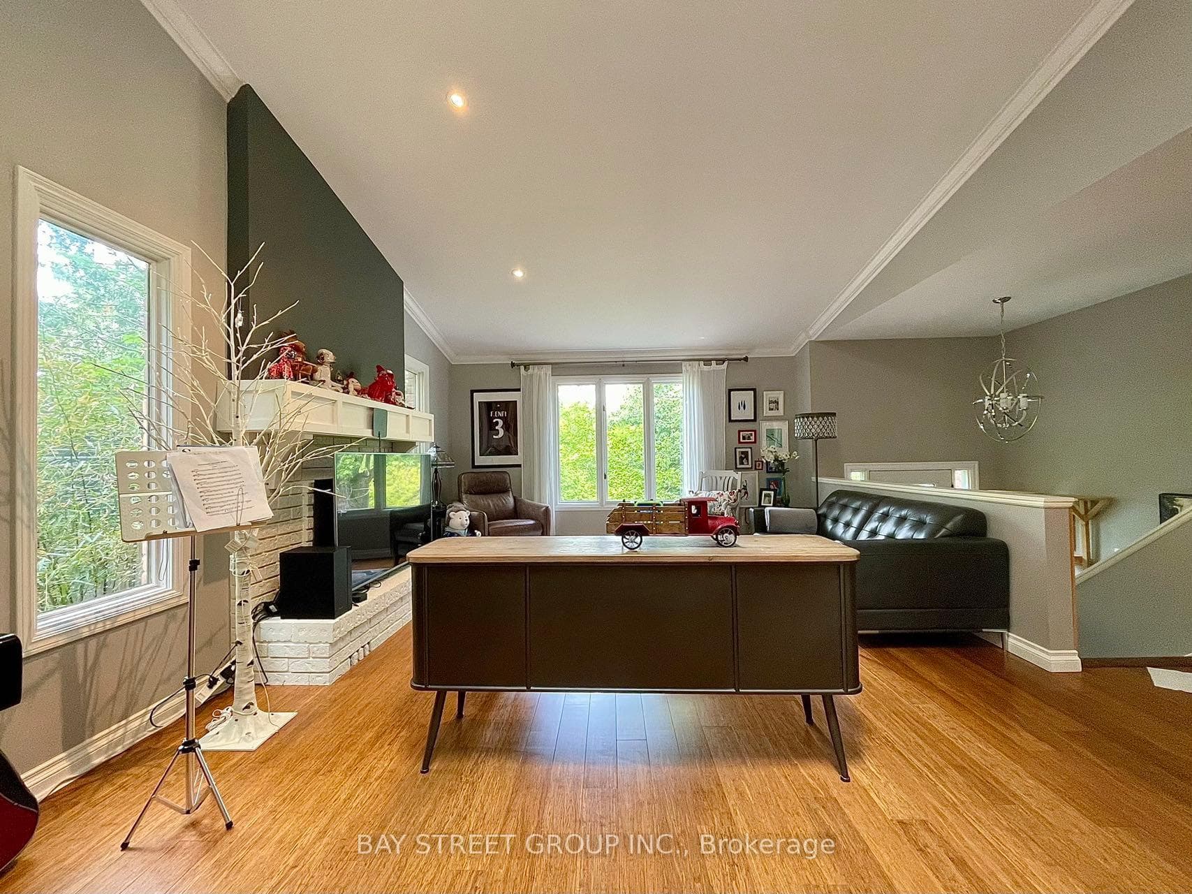 1653 Hillside Drive photo 4