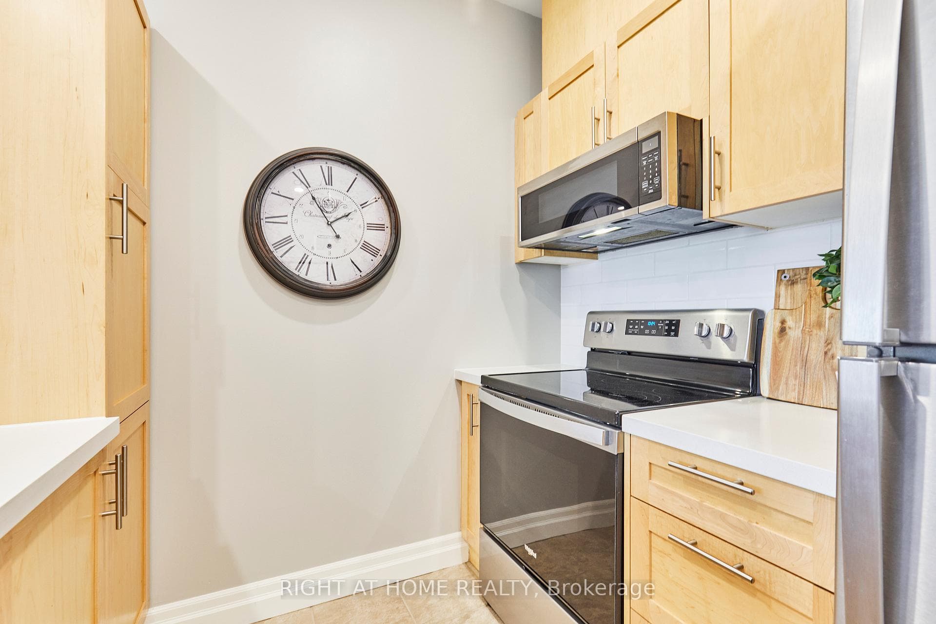 44 Bond Street Unit 804 photo 8