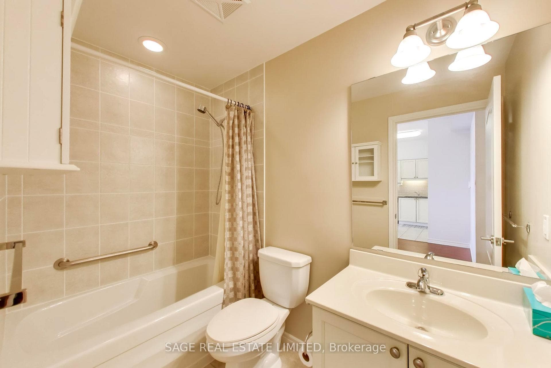 810 Scollard Court Unit 902 photo 24