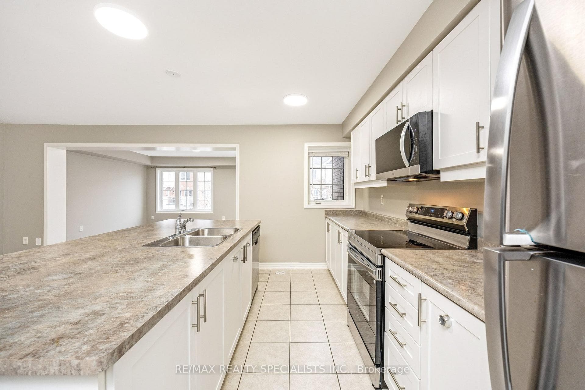 121 Frost Court photo 14