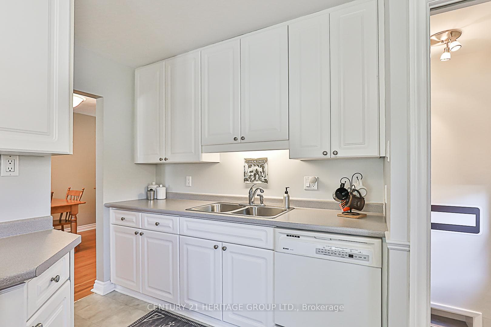 262 Silverbirch Drive photo 7