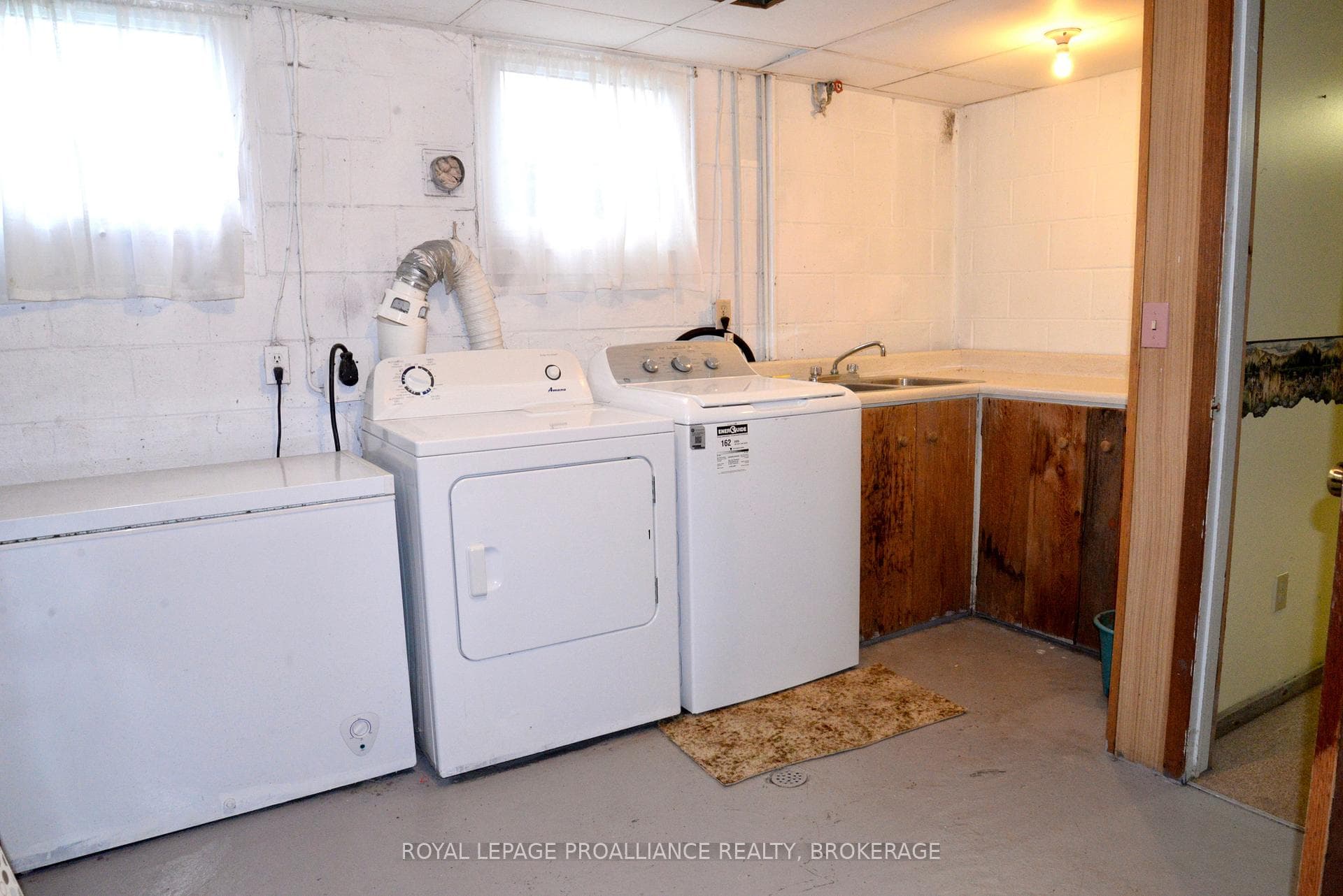 2489 Leeman Road photo 22