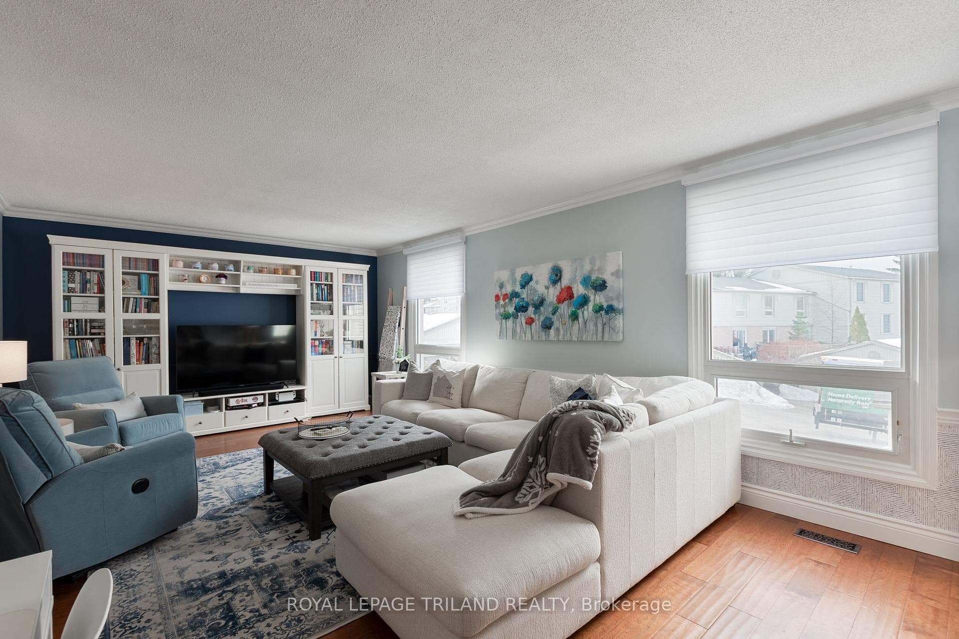 363 EVERGLADE Crescent photo 17