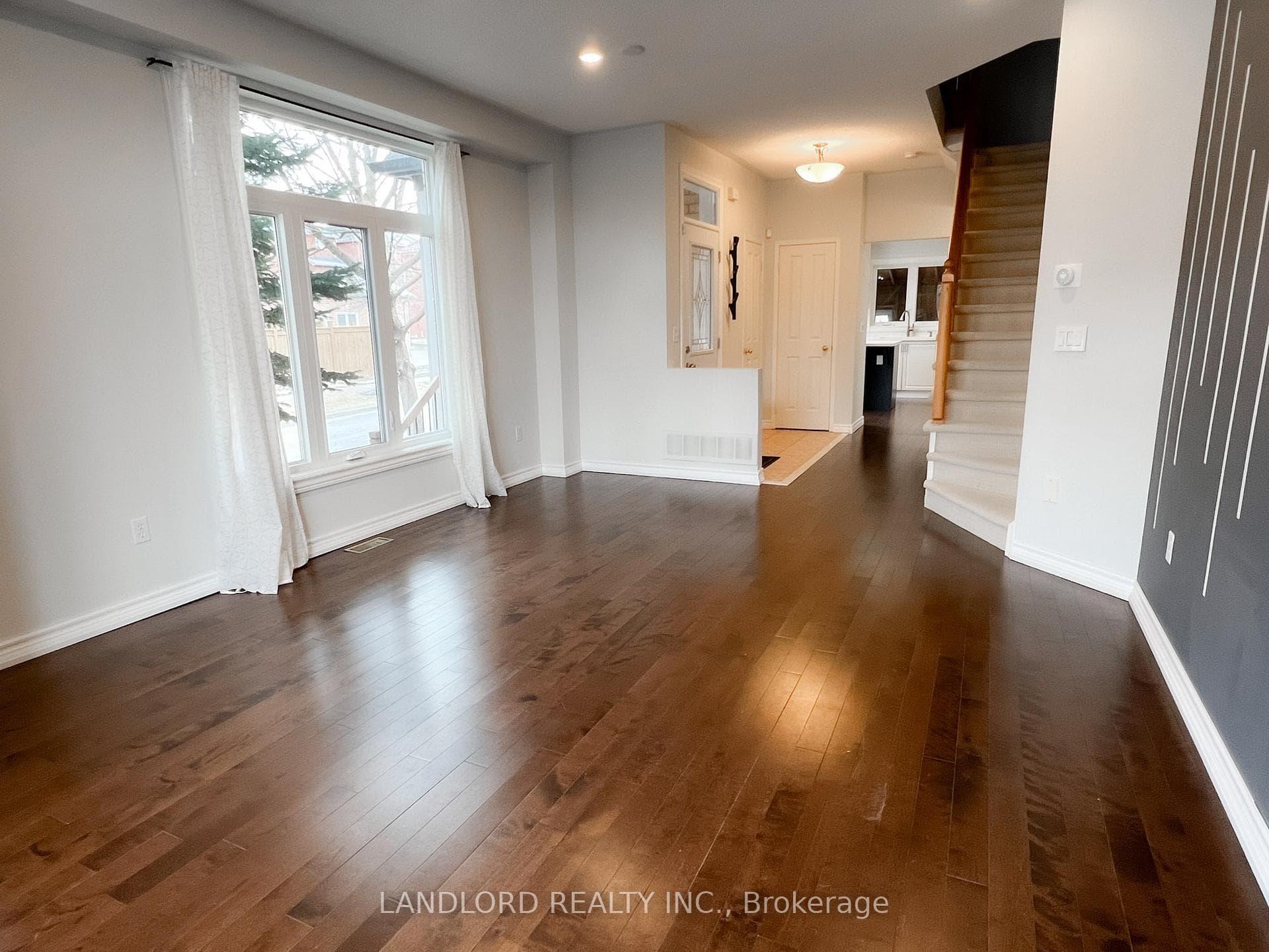 129 Bur Oak Avenue photo 8