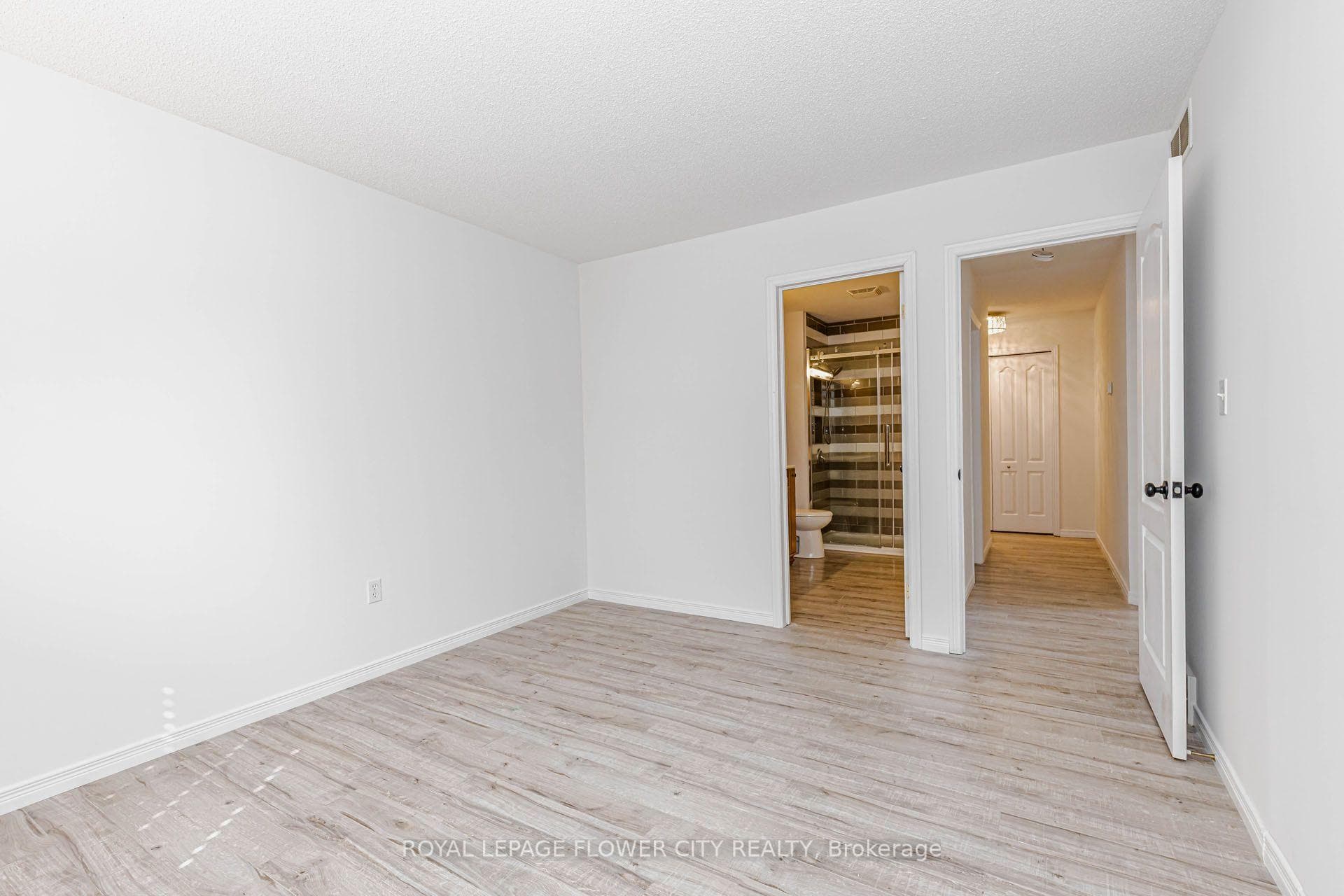 47 QUEENSWAY Drive photo 26