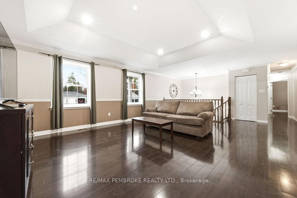 610 Hummingbird Lane photo 9