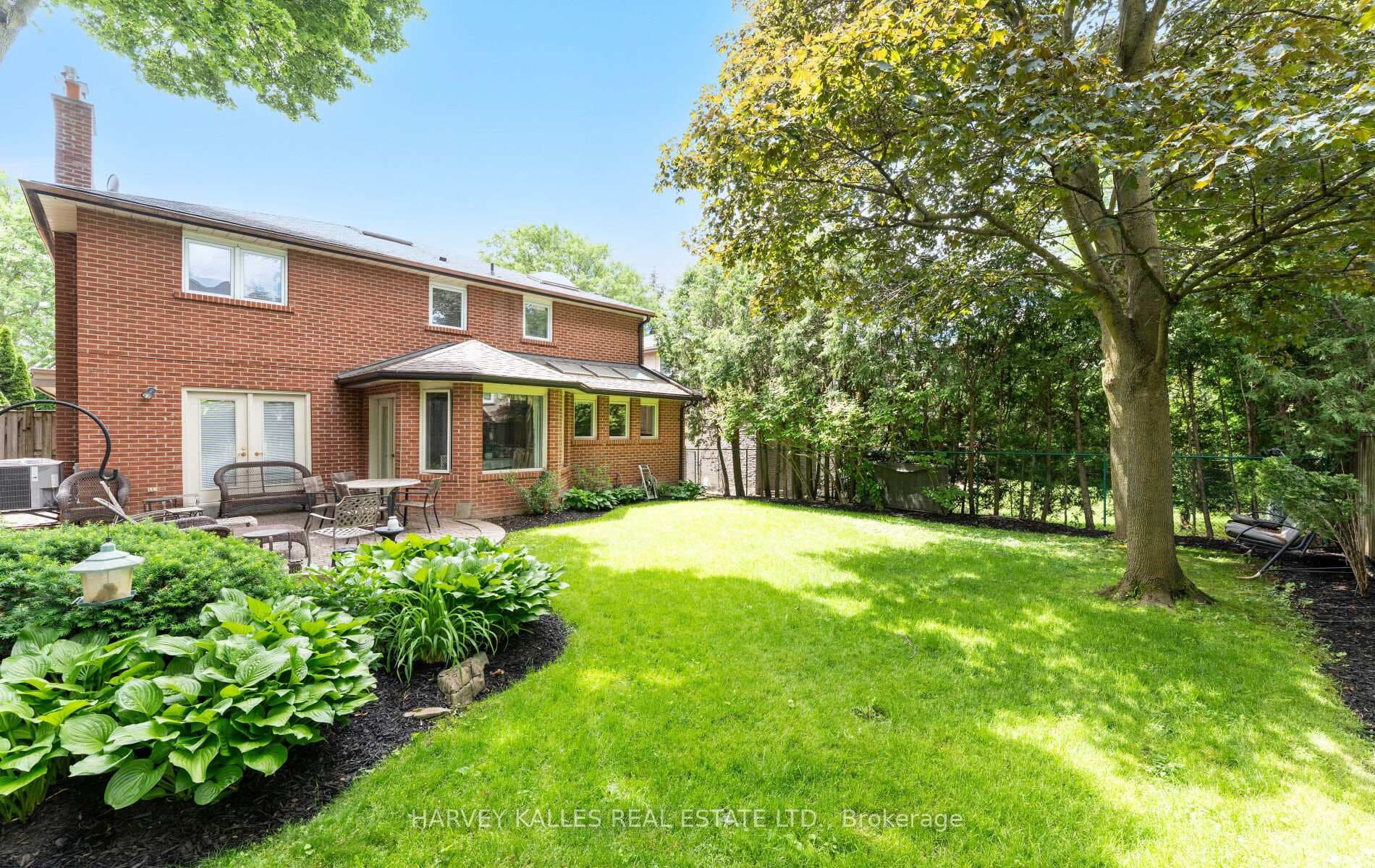 8 Granada Court photo 48