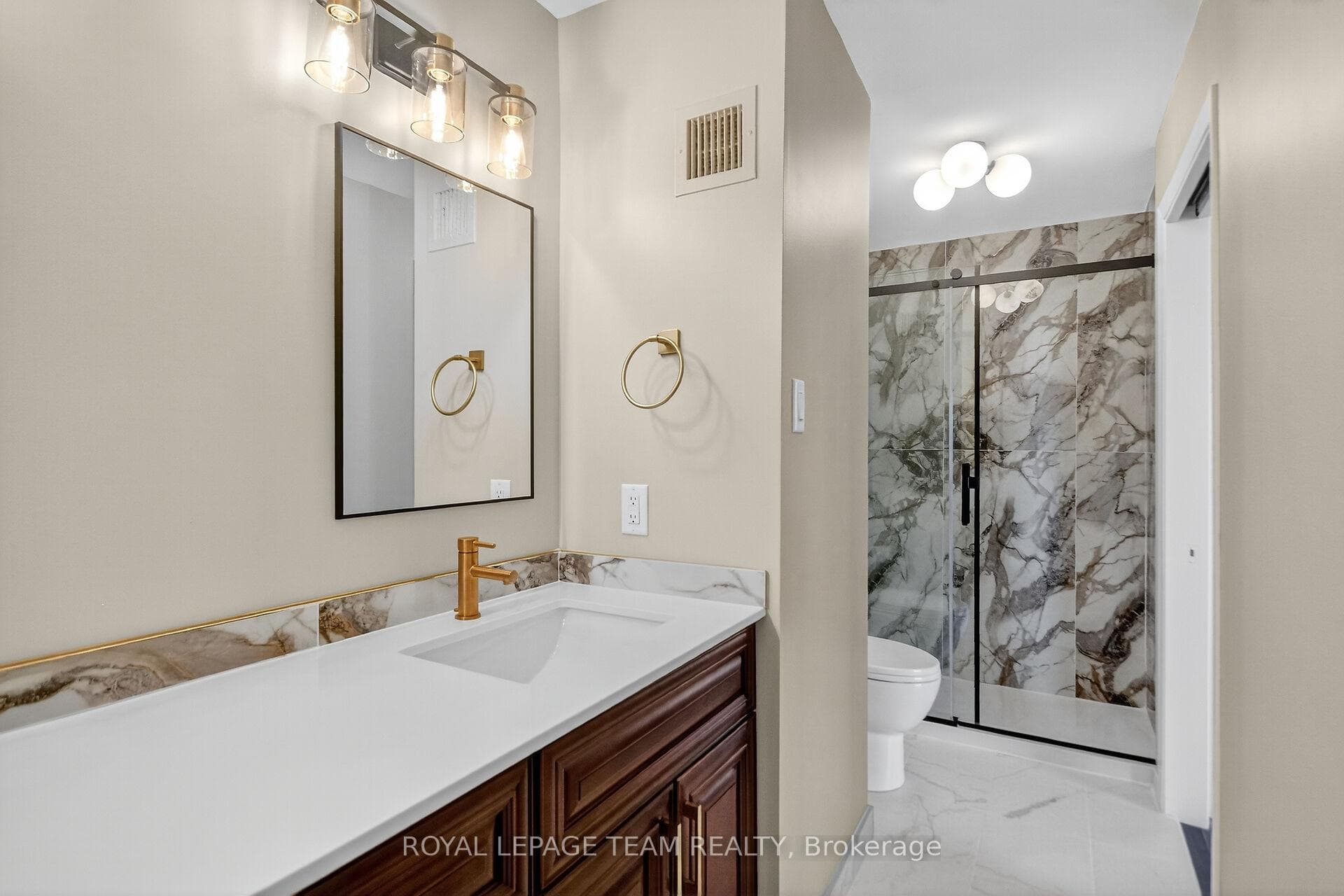 5pc ensuite / glass shower doors