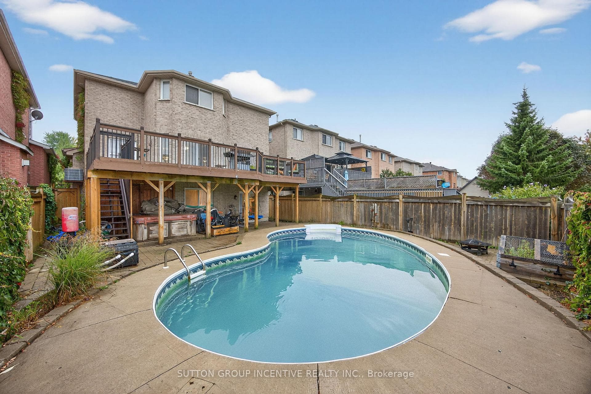4 Dunnett Drive photo 2