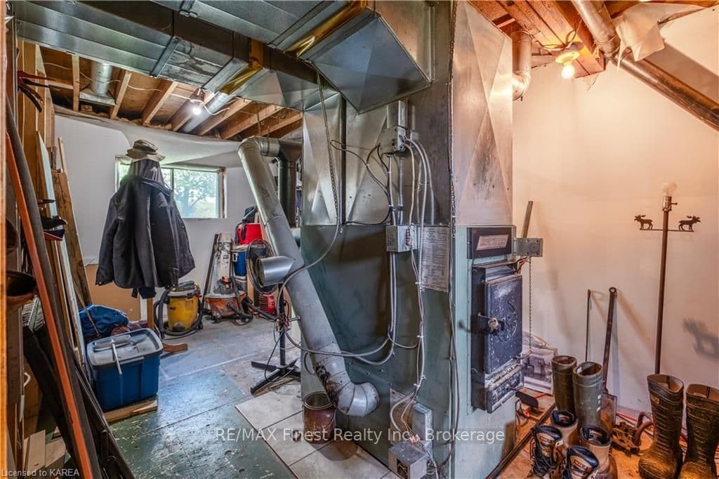 951 KYES Road photo 35